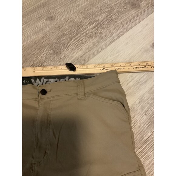 Wrangler Mens All Terrain Gear Khaki Cargo Shorts Size 34 - Picture 5 of 7